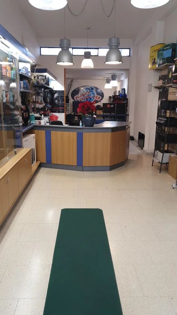 Interno del negozio Planet Computer Palese